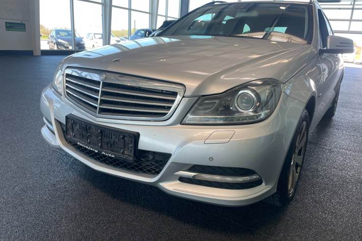 Sølv Mercedes C200 fra 2012