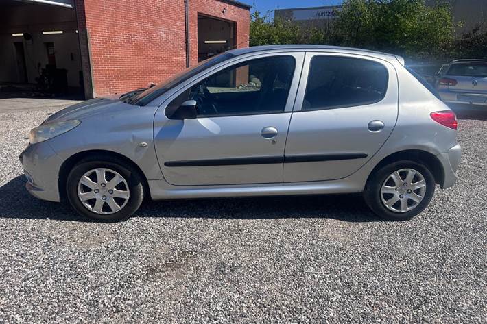 undefined Peugeot 206+ fra 2012