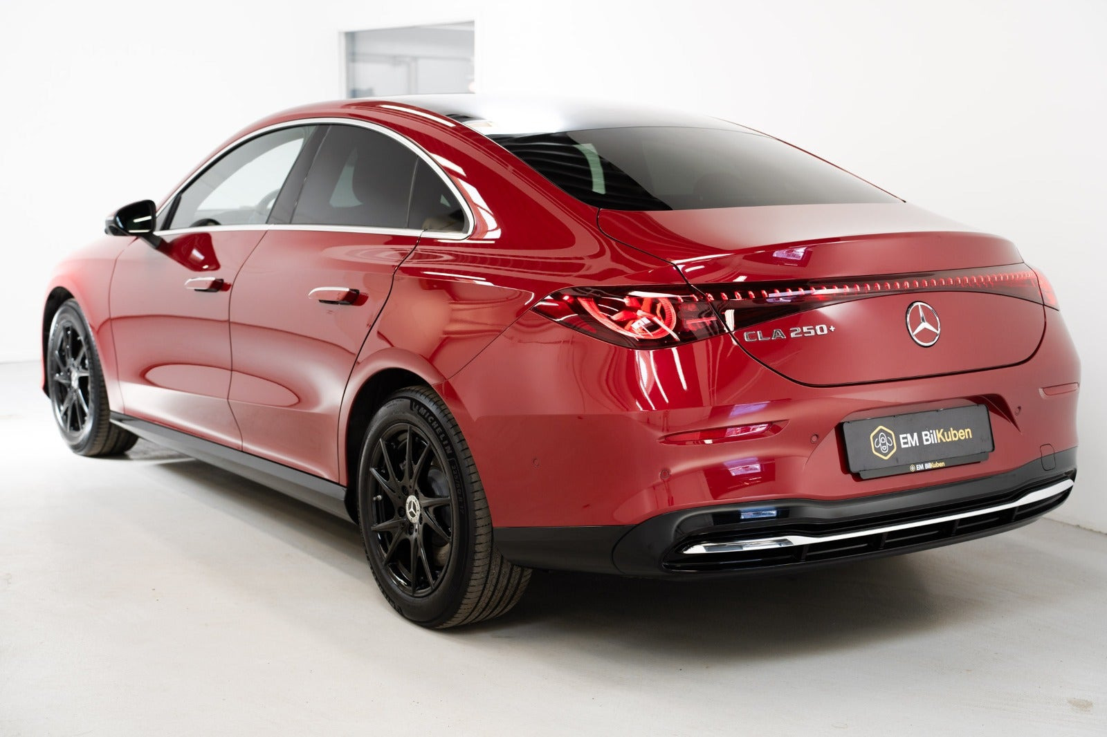 Rød Mercedes CLA250+ fra 2025