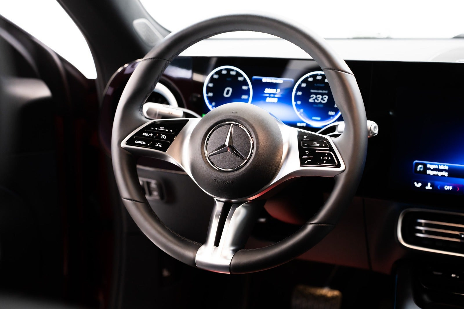Rød Mercedes CLA250+ fra 2025