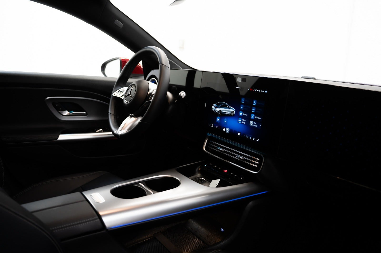 Rød Mercedes CLA250+ fra 2025