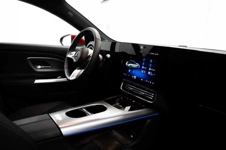 Rød Mercedes CLA250+ fra 2025