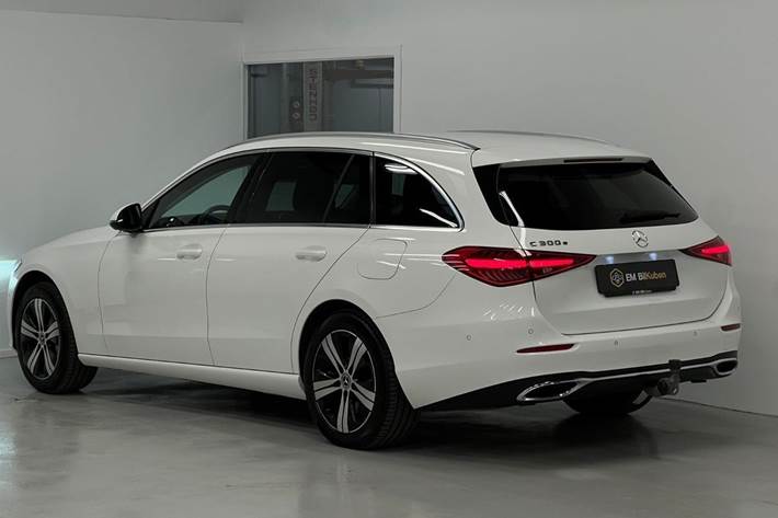 Hvid Mercedes C300 e fra 2022
