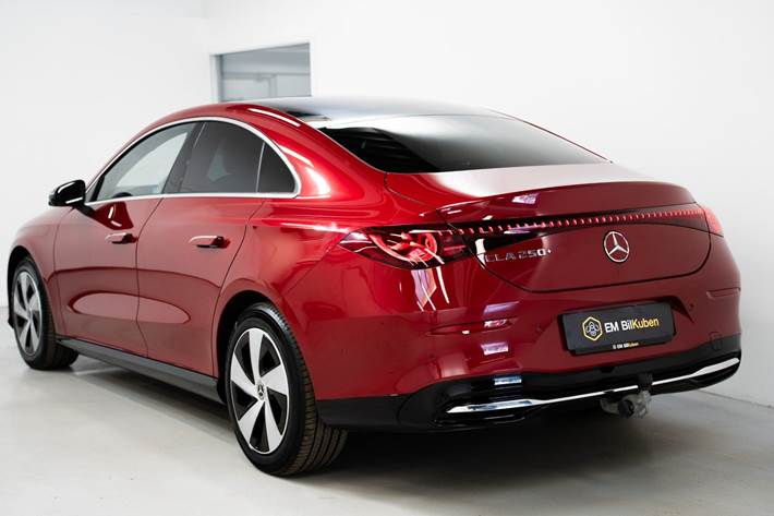 Hvid Mercedes CLA250+ fra 2025