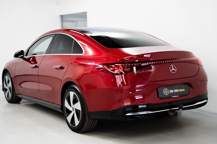 Hvid Mercedes CLA250+ fra 2025