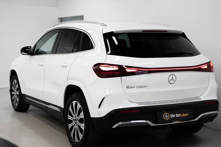 Hvid Mercedes EQA250+ fra 2024
