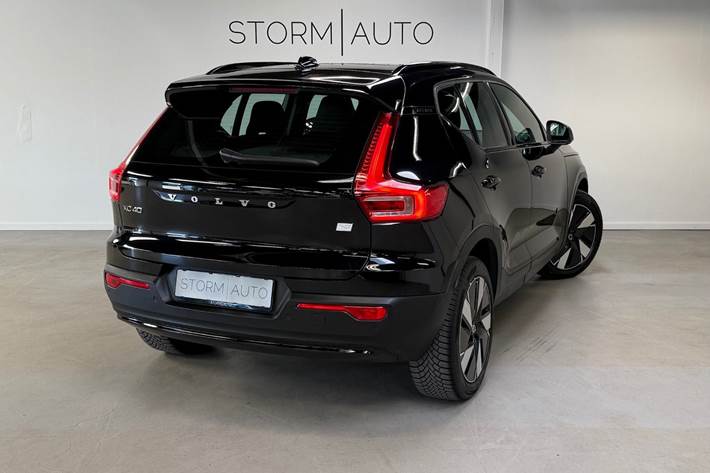 Sort Volvo XC40 fra 2024