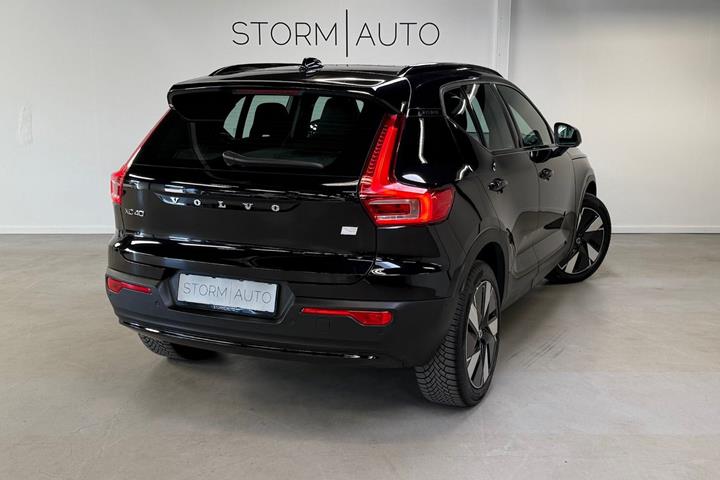 Sort Volvo XC40 fra 2024