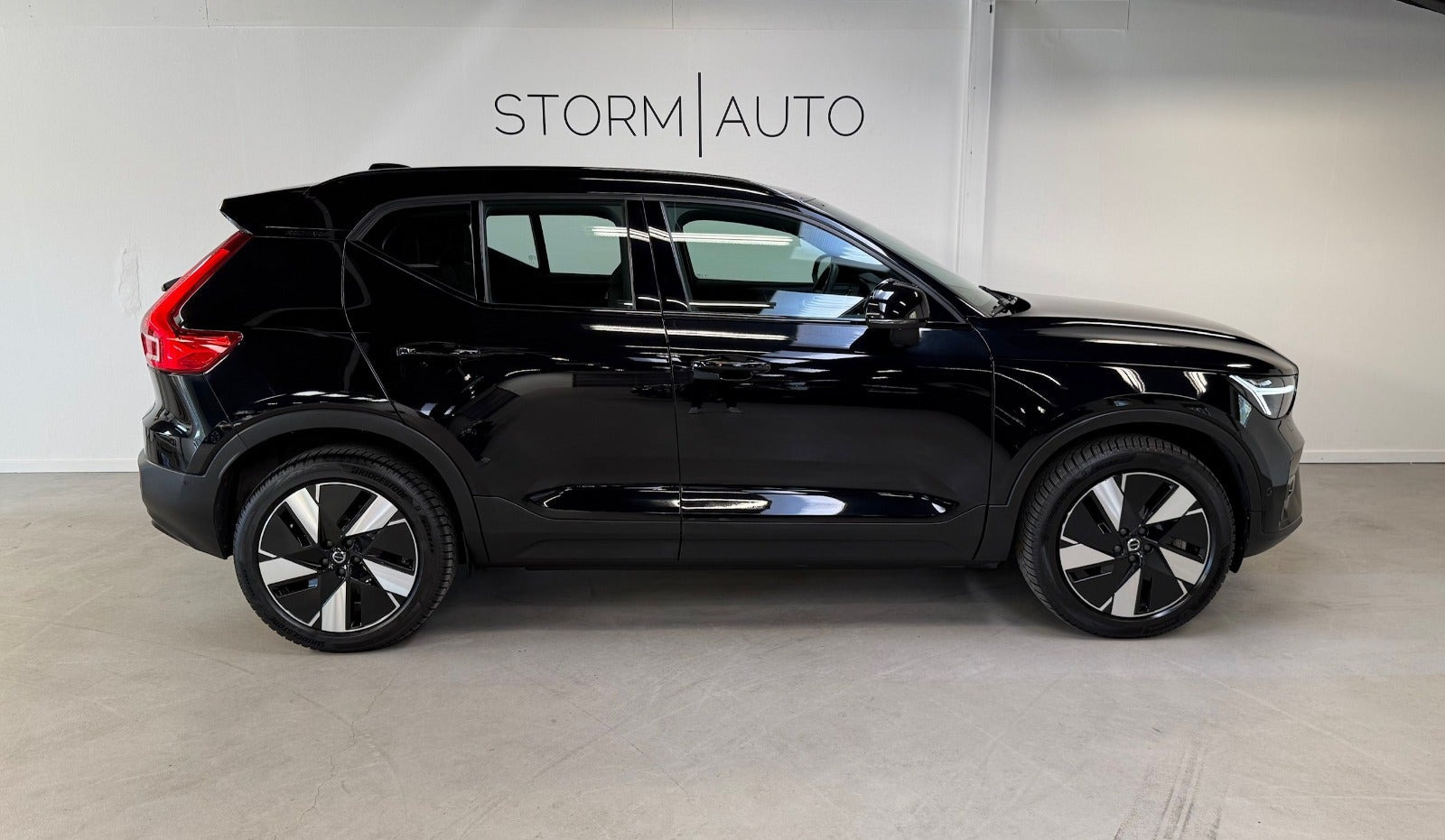 Sort Volvo XC40 fra 2024