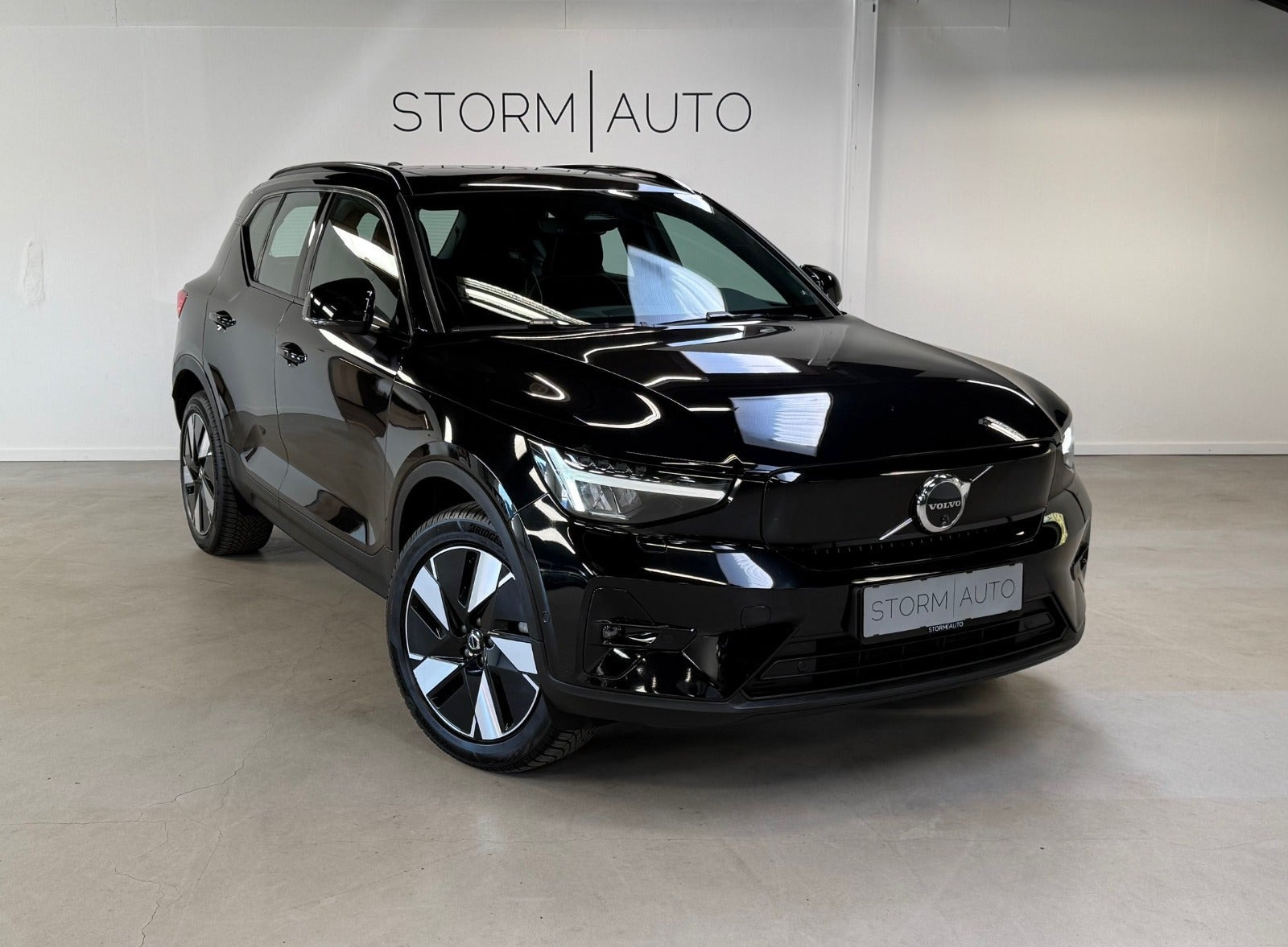 Sort Volvo XC40 fra 2024