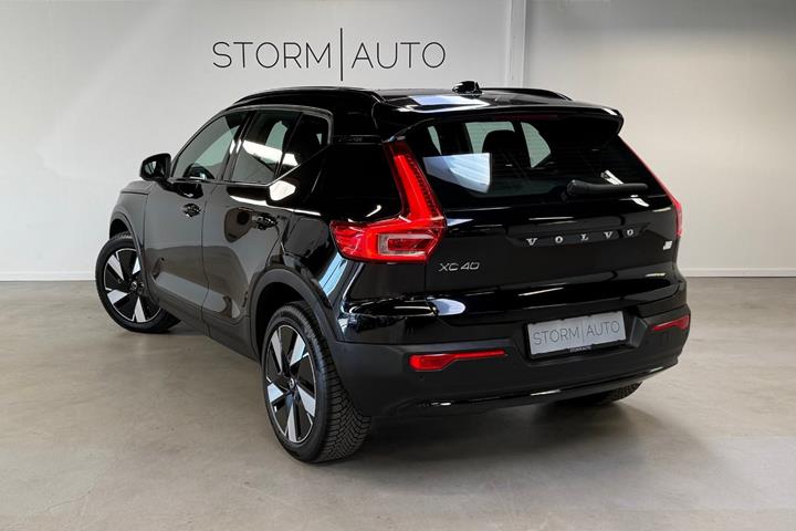 Sort Volvo XC40 fra 2024