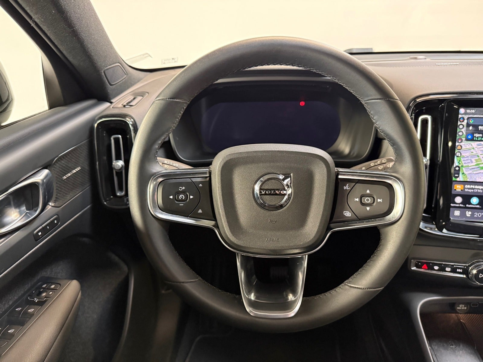 Sort Volvo XC40 fra 2024