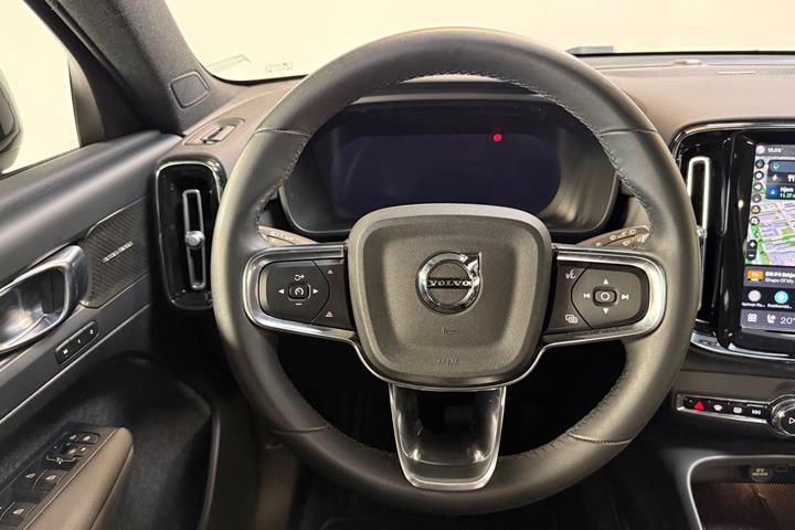 Sort Volvo XC40 fra 2024