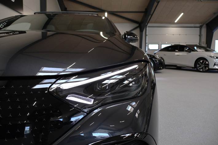 Grå Mercedes EQE350+ fra 2025