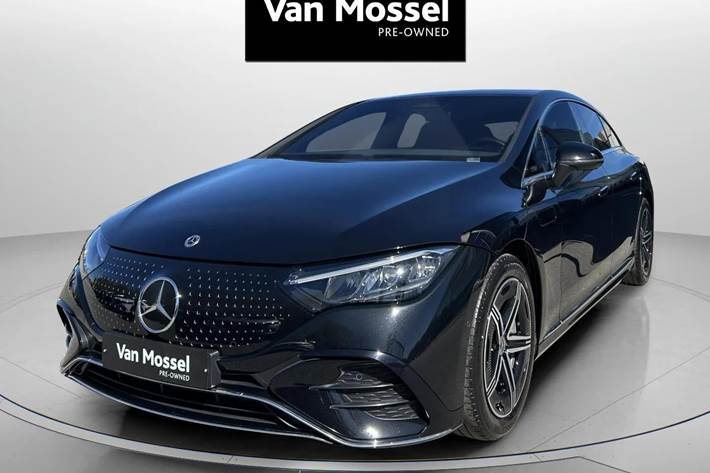 Sort Mercedes EQE350 fra 2023 set udefra