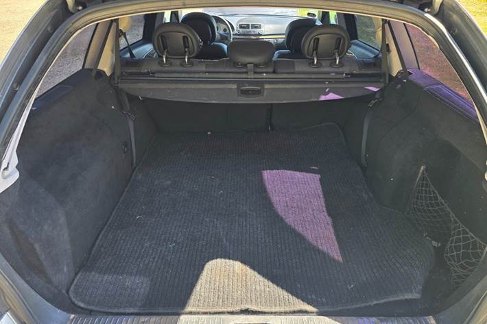 Gul Mercedes E220 fra 2008