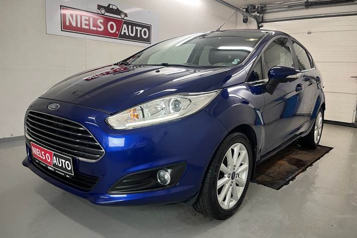 Blå Ford Fiesta fra 2016
