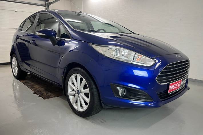 Blå Ford Fiesta fra 2016