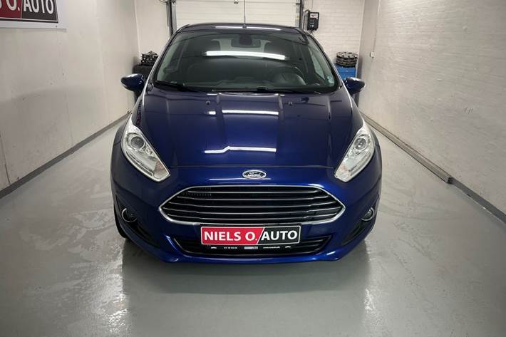 Blå Ford Fiesta fra 2016