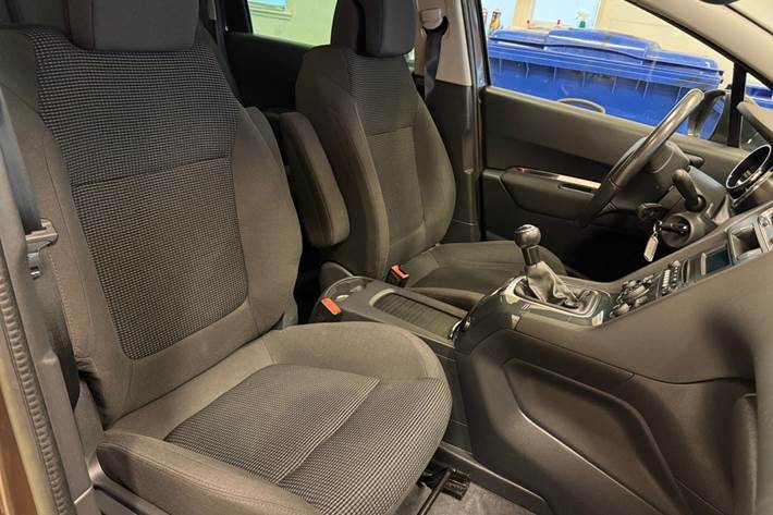 Brun Peugeot 5008 fra 2014
