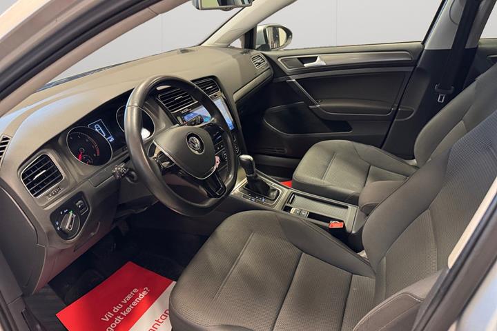 Sølv VW Golf VII fra 2014