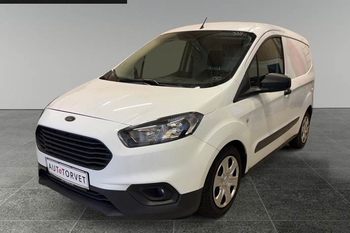 Hvid Ford Transit Courier fra 2020 set udefra