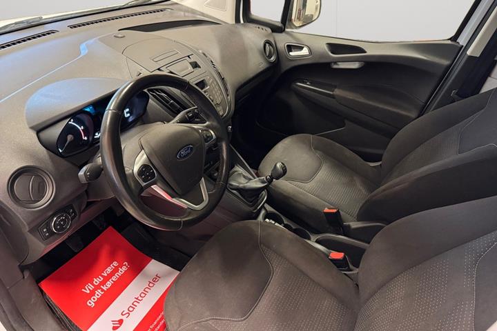 Hvid Ford Transit Courier fra 2020