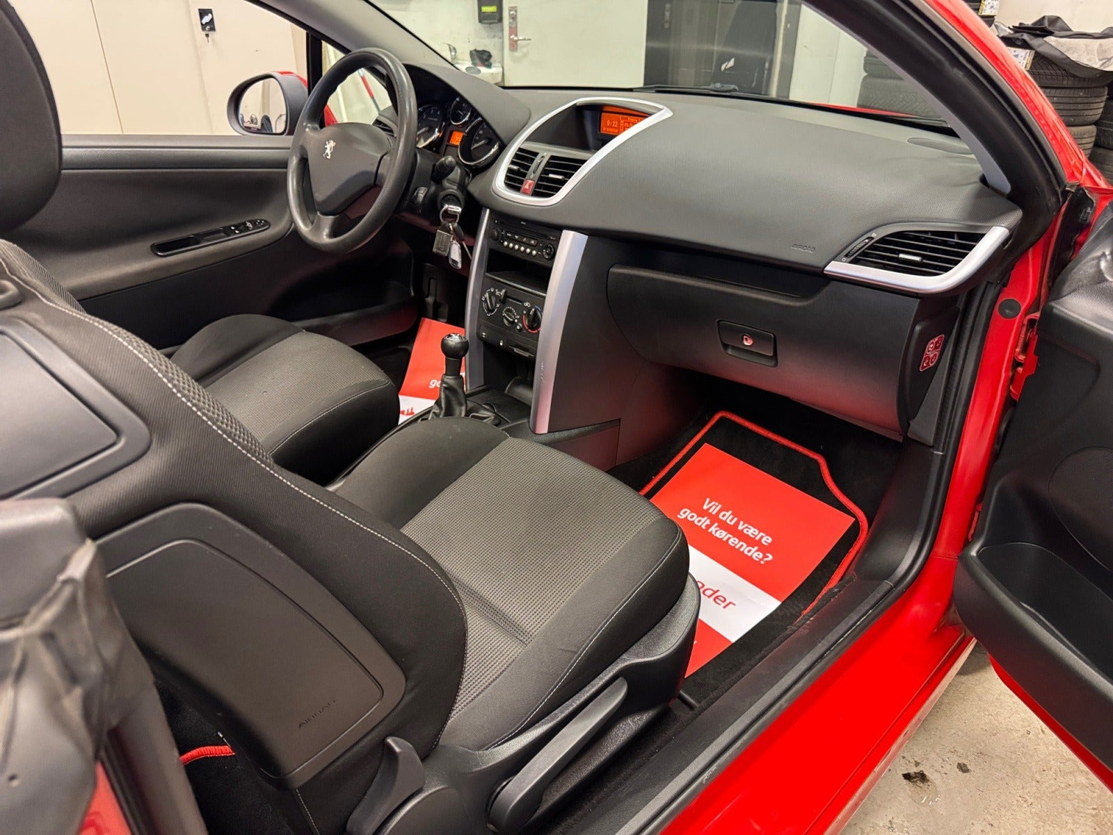 Rød Peugeot 207 fra 2009