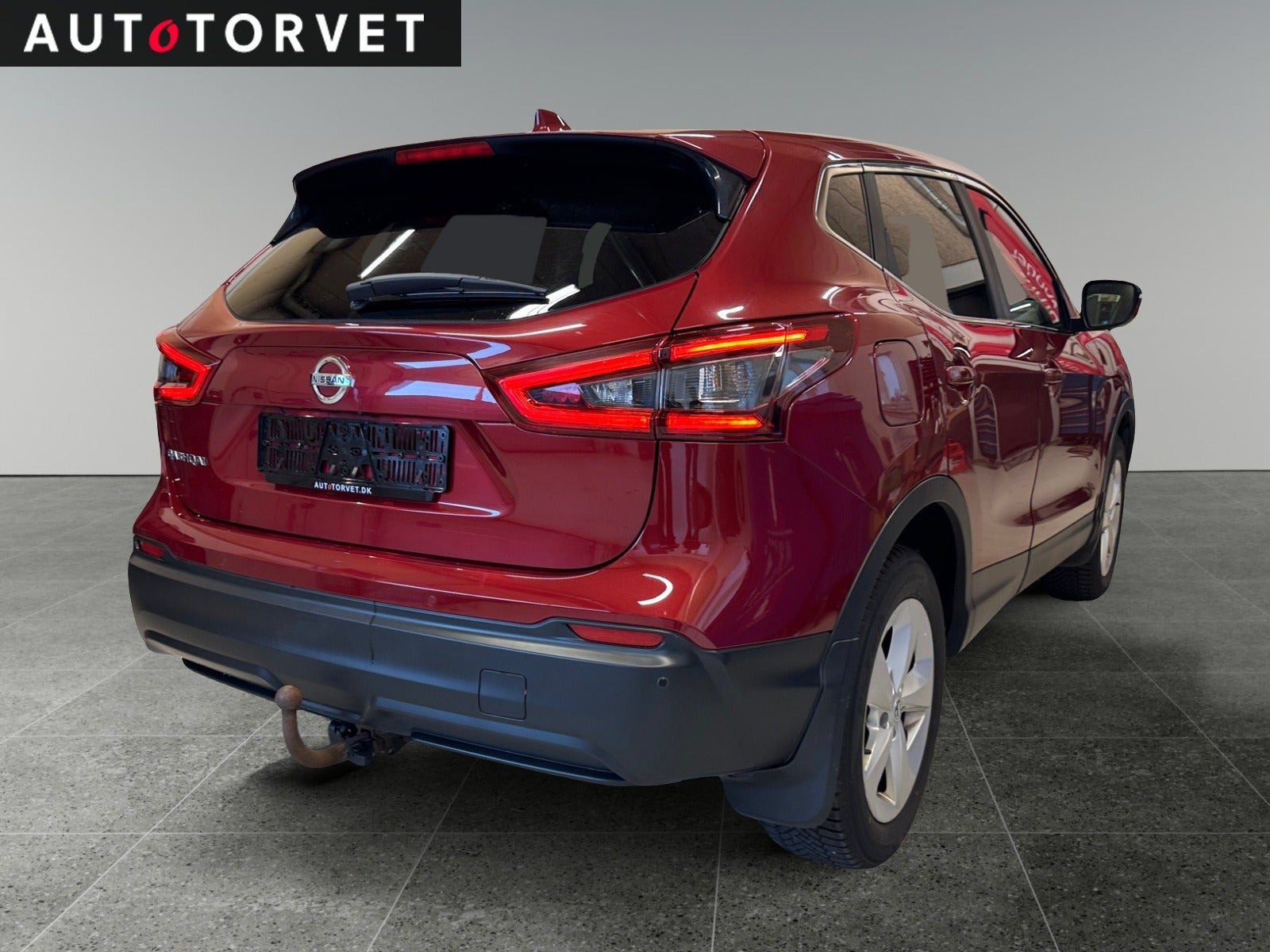Rød Nissan Qashqai fra 2018