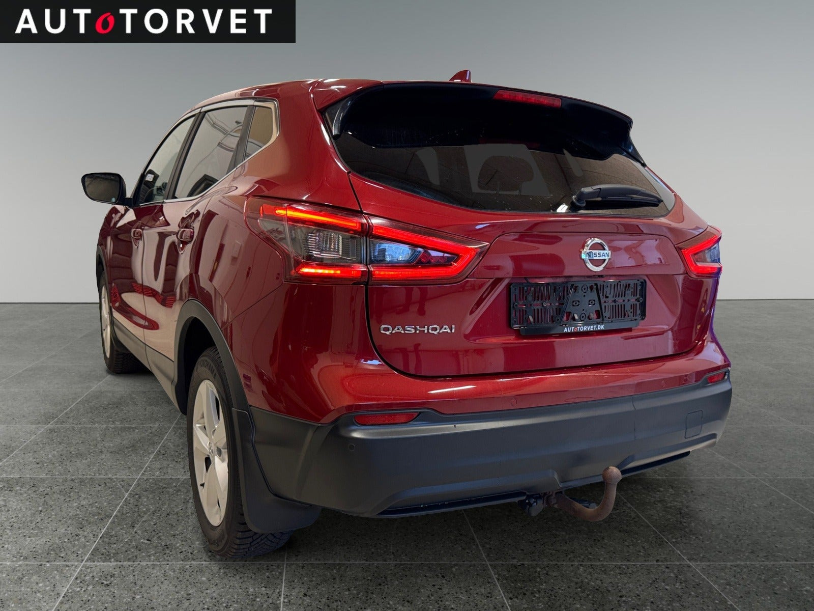 Rød Nissan Qashqai fra 2018