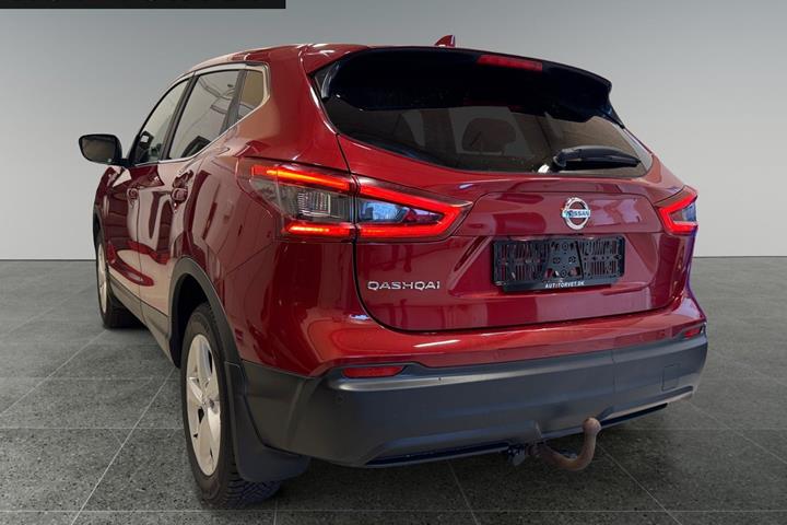 Rød Nissan Qashqai fra 2018