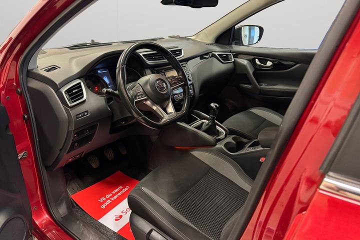 Rød Nissan Qashqai fra 2018