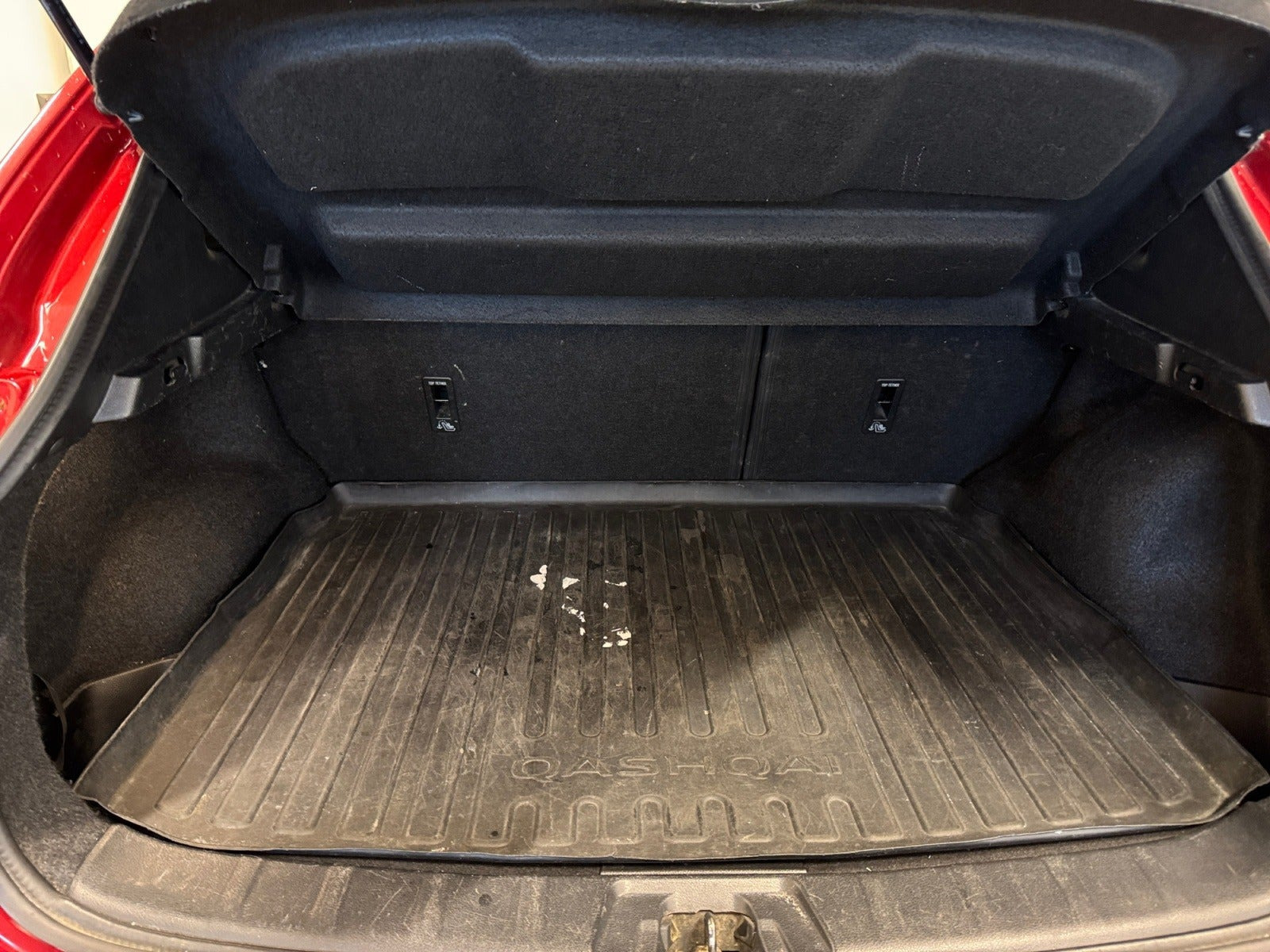 Rød Nissan Qashqai fra 2018