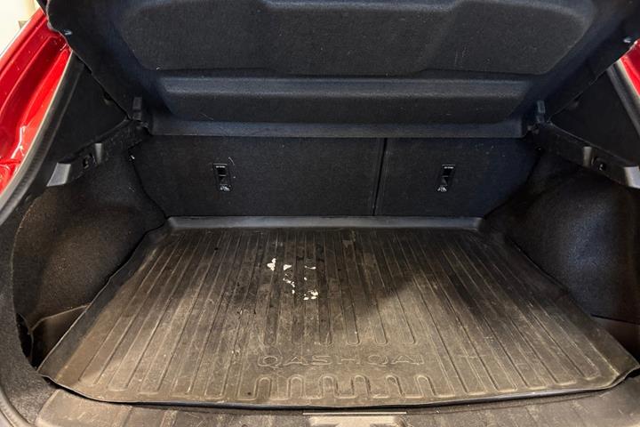 Rød Nissan Qashqai fra 2018