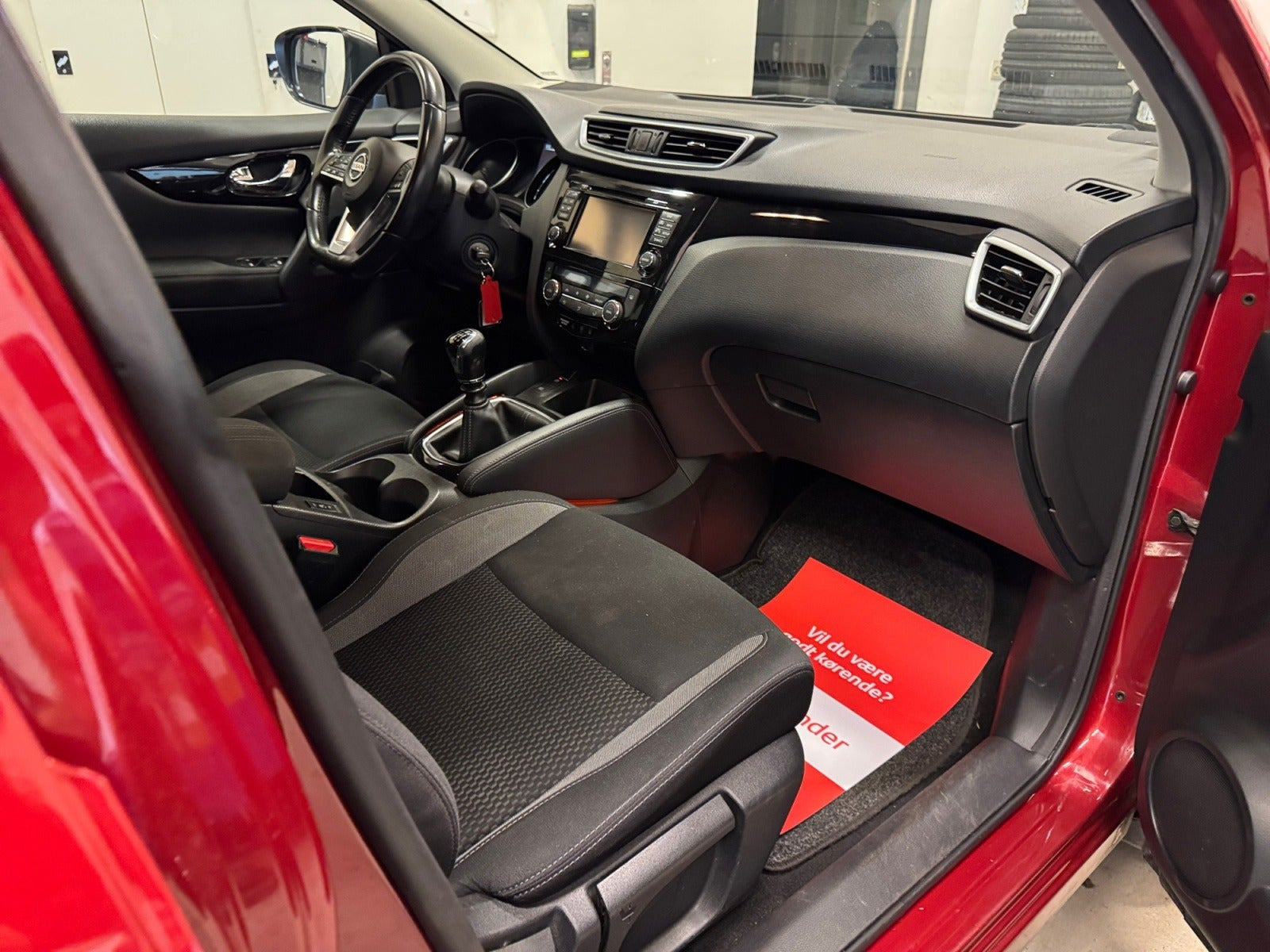 Rød Nissan Qashqai fra 2018