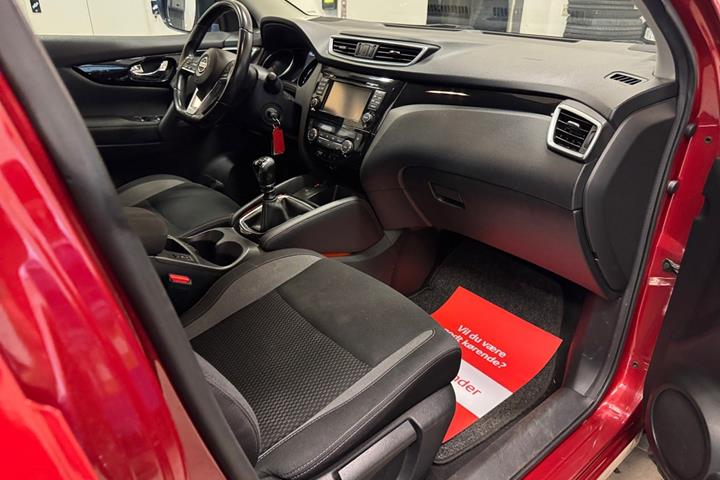 Rød Nissan Qashqai fra 2018