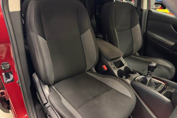 Rød Nissan Qashqai fra 2018