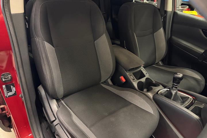 Rød Nissan Qashqai fra 2018