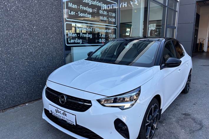 Hvid Opel Corsa fra 2020