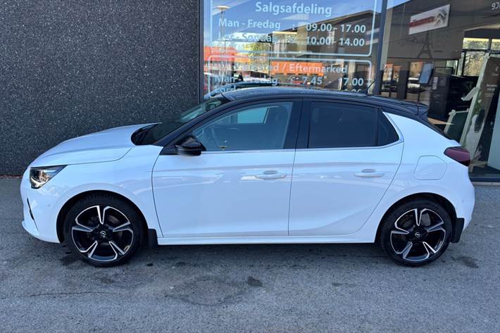 Hvid Opel Corsa fra 2020