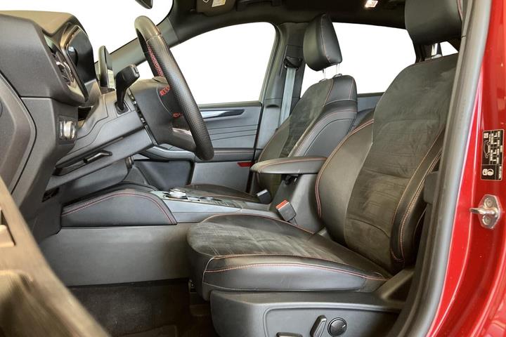 Rød Ford Kuga fra 2022