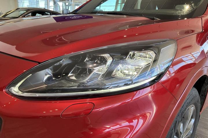 Rød Ford Kuga fra 2022