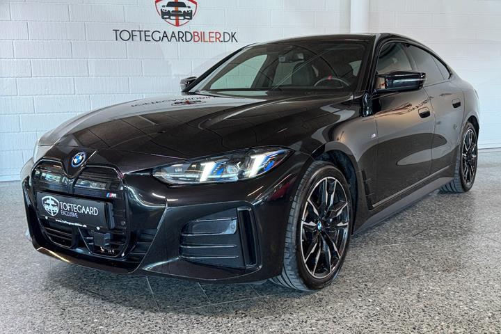 Sort BMW i4 fra 2024 set udefra