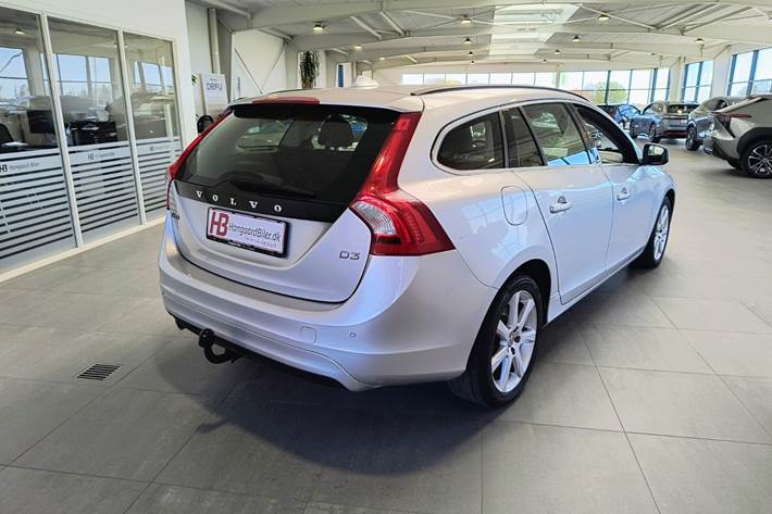 Sølv Volvo V60 fra 2017