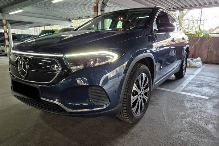Blå Mercedes EQA250 fra 2022