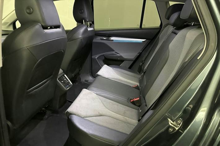 Grå Skoda Enyaq fra 2022