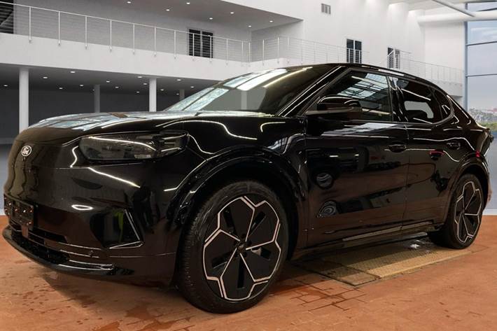 Sort Ford Capri fra 2025