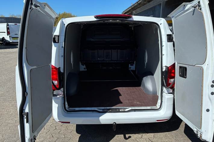 Hvid Mercedes Vito 116 fra 2021