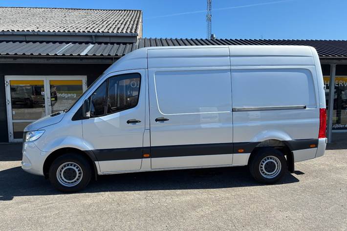 Sølv Mercedes Sprinter 317 fra 2022