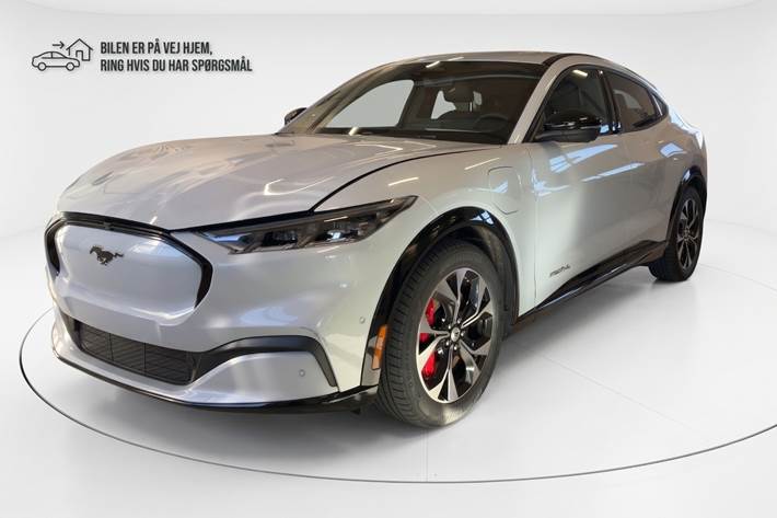Sølv Ford Mustang Mach-E fra 2023